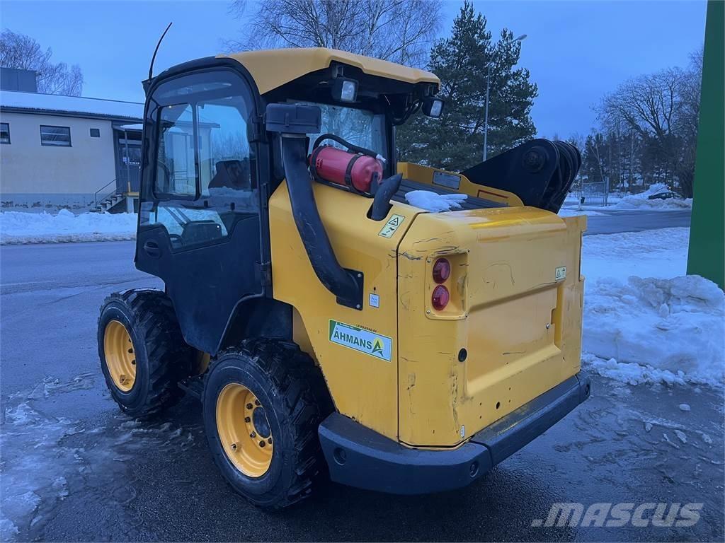 JCB 330 SKID STEER Pojazdy terenowe