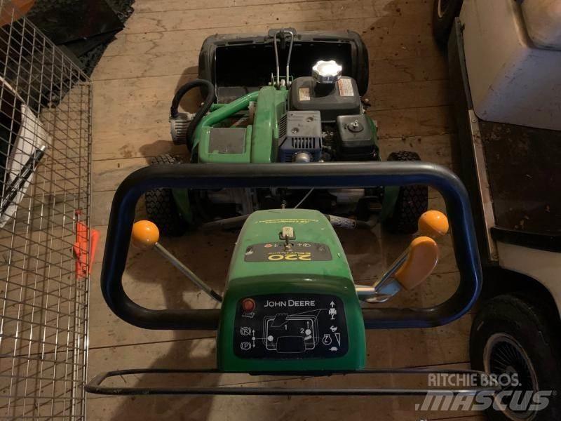 John Deere 220 Kosiarki ogrodowe