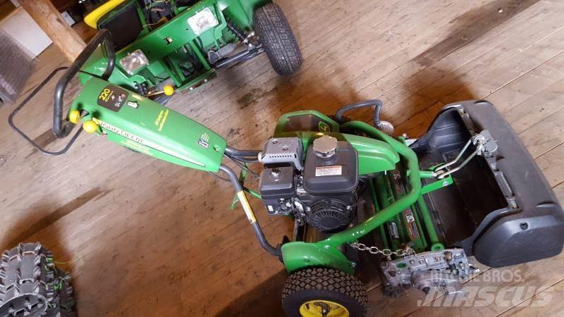 John Deere 220 Kosiarki ogrodowe