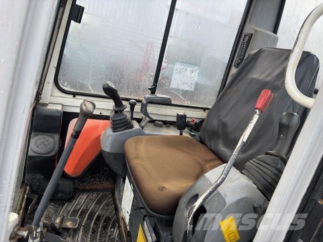 Kubota U35-3 a Koparki gąsienicowe