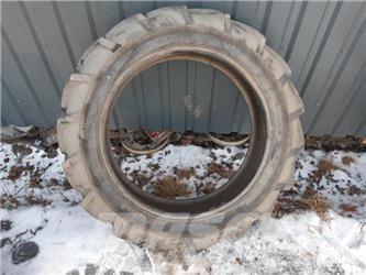  TRAKTORDÄCK 8,3-24 6PLY Opony, koła i felgi