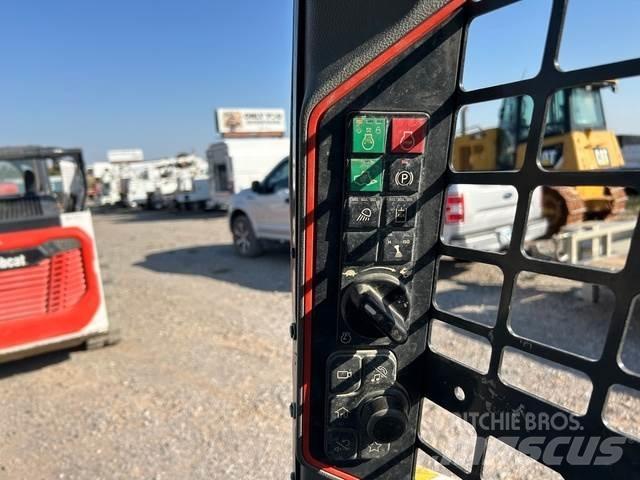 Bobcat T64 Ładowarki burtowe