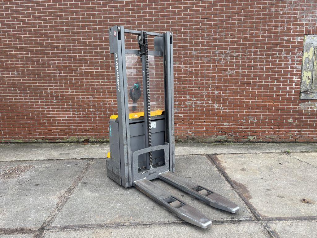 Jungheinrich EJC 112 Wózki widłowe unoszące z dyszlem