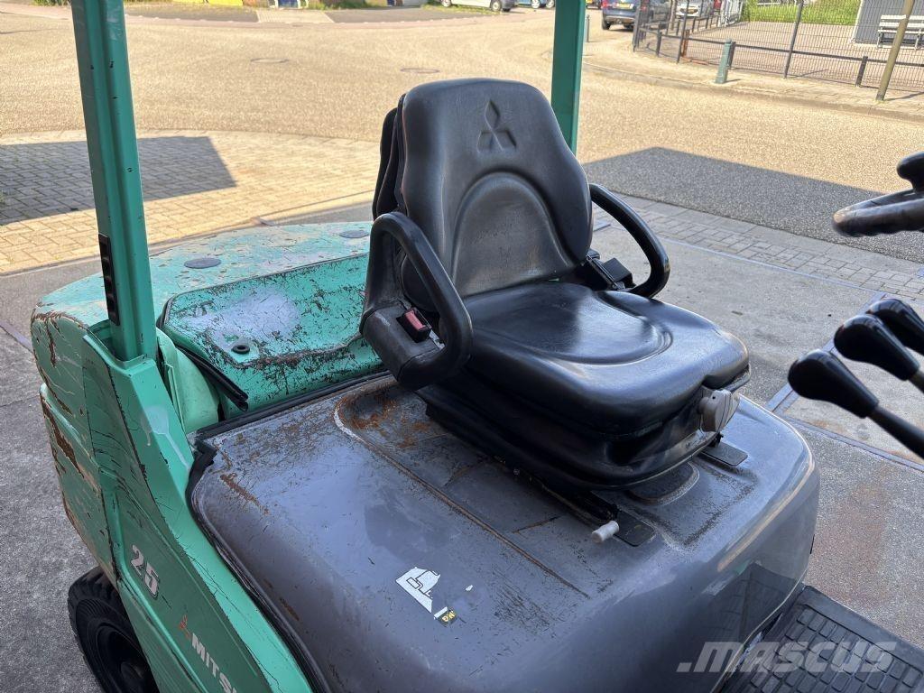 Mitsubishi FD25N Wózki Diesla