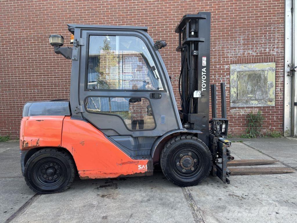 Toyota 40- 8FD40N Wózki Diesla