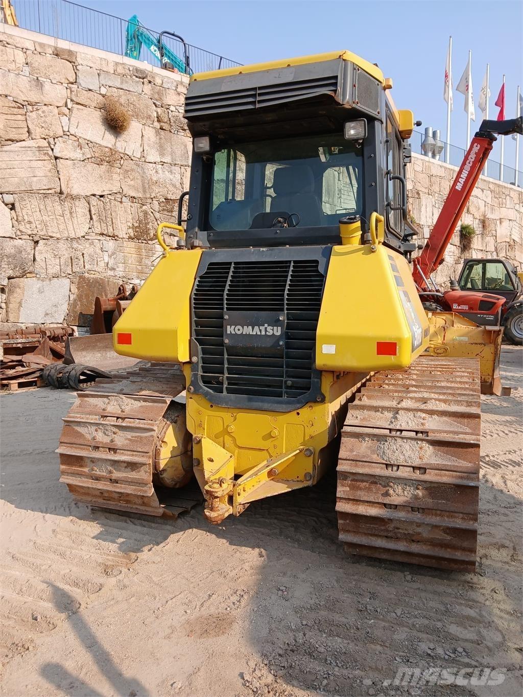 Komatsu D51PXI-22 Spychacze-układarki rur