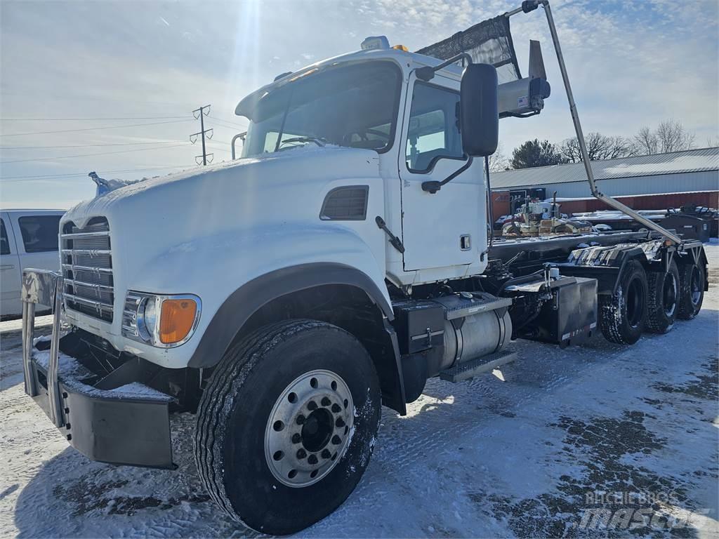 Mack Granite Inne