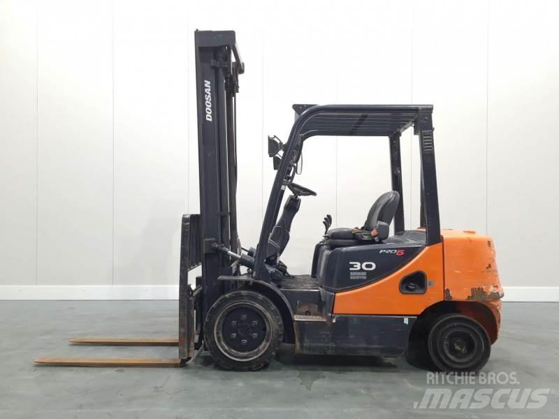 Doosan D30S-5 Wózki Diesla