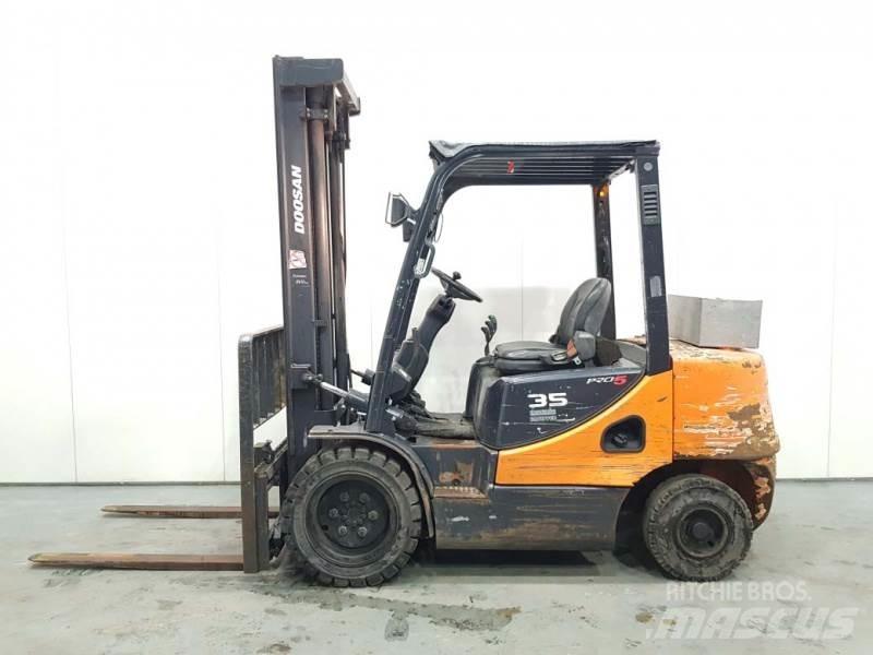 Doosan D35C-5 Wózki Diesla