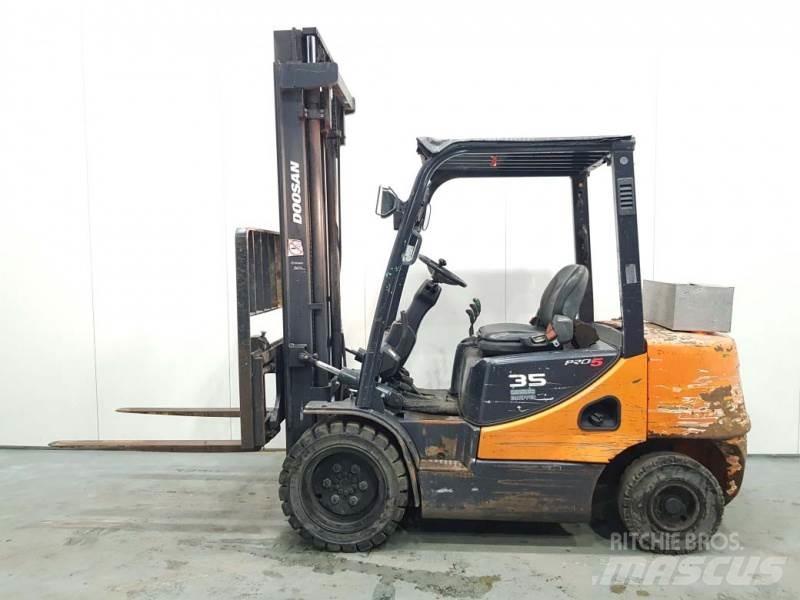 Doosan D35C-5 Wózki Diesla