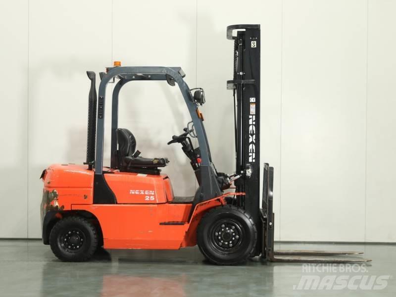 Nexen FDR25 Wózki Diesla
