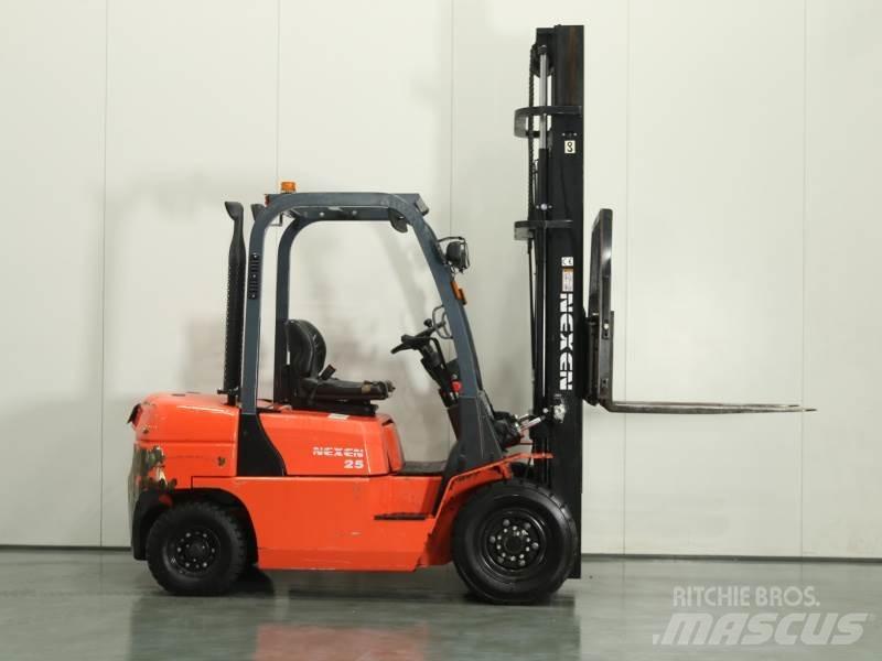 Nexen FDR25 Wózki Diesla