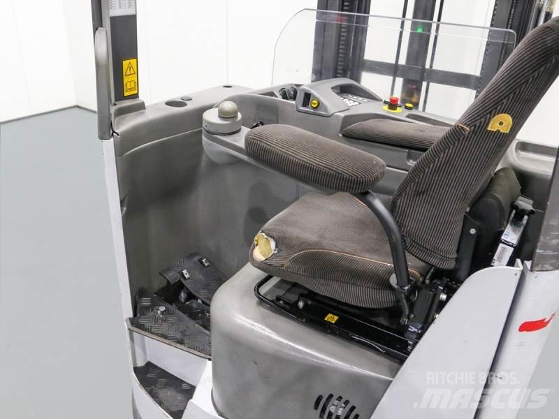 Nissan UNS161 Wózki widłowe wysokiego składowania