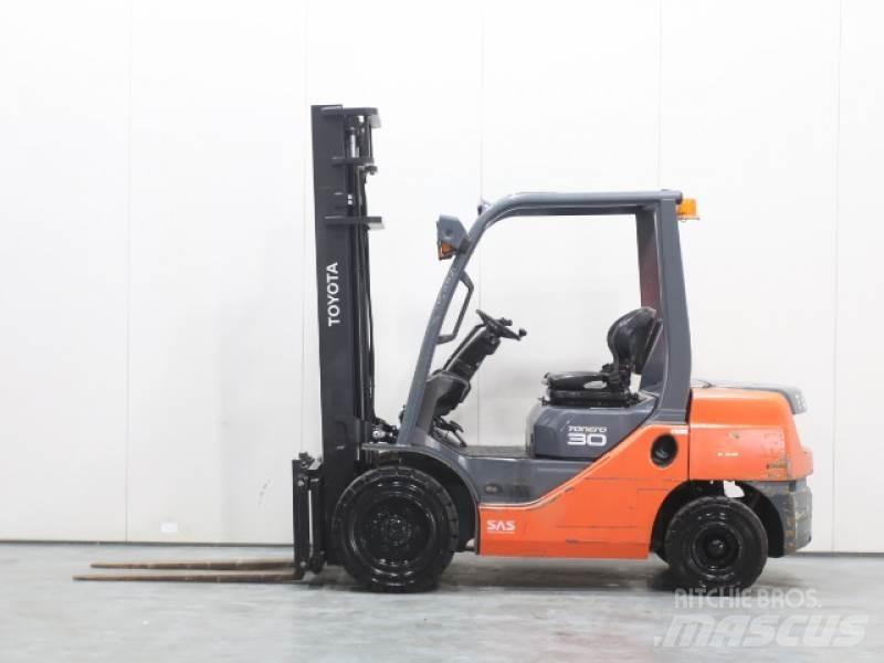 Toyota 02-8FDF30 Wózki Diesla