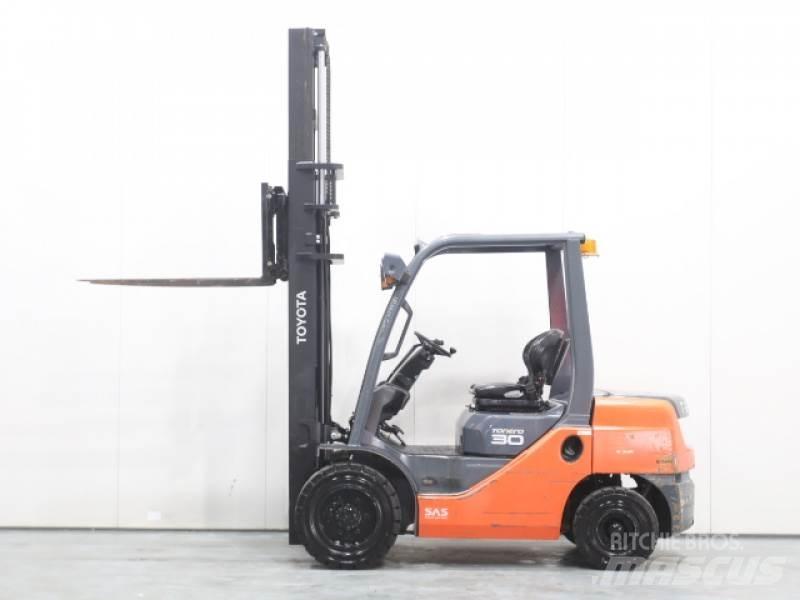 Toyota 02-8FDF30 Wózki Diesla