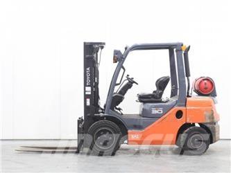 Toyota 02-8FGF30 Wózki LPG