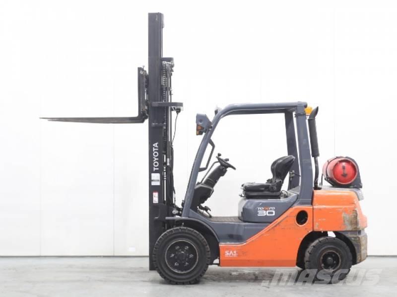 Toyota 02-8FGF30 Wózki LPG