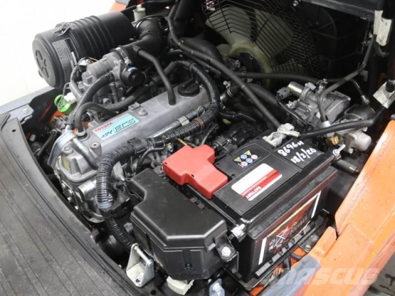 Toyota 02-8FGF30 Wózki LPG