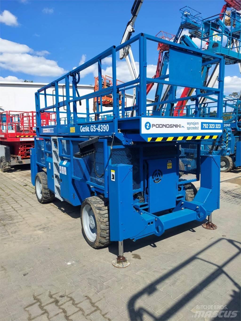 Genie GS-4390 RT Podnośniki nożycowe