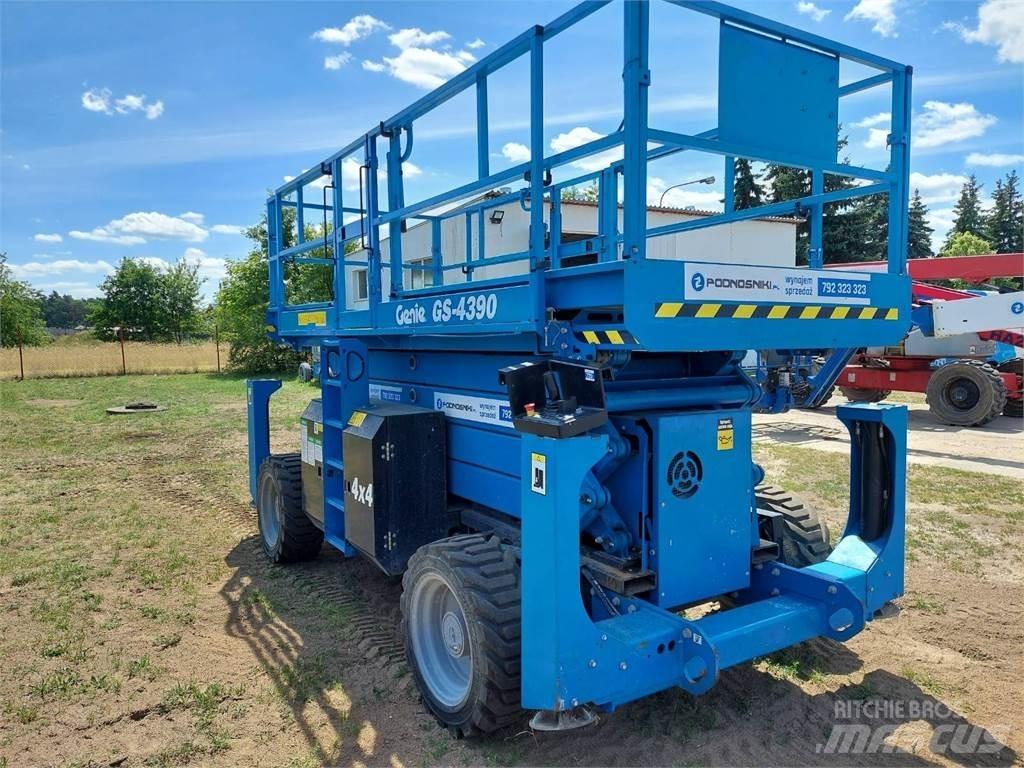 Genie GS-4390 RT Podnośniki nożycowe