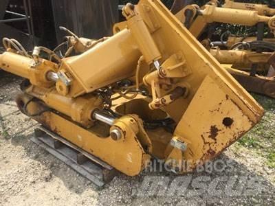 CAT D8T Ripper, S/S Inne akcesoria