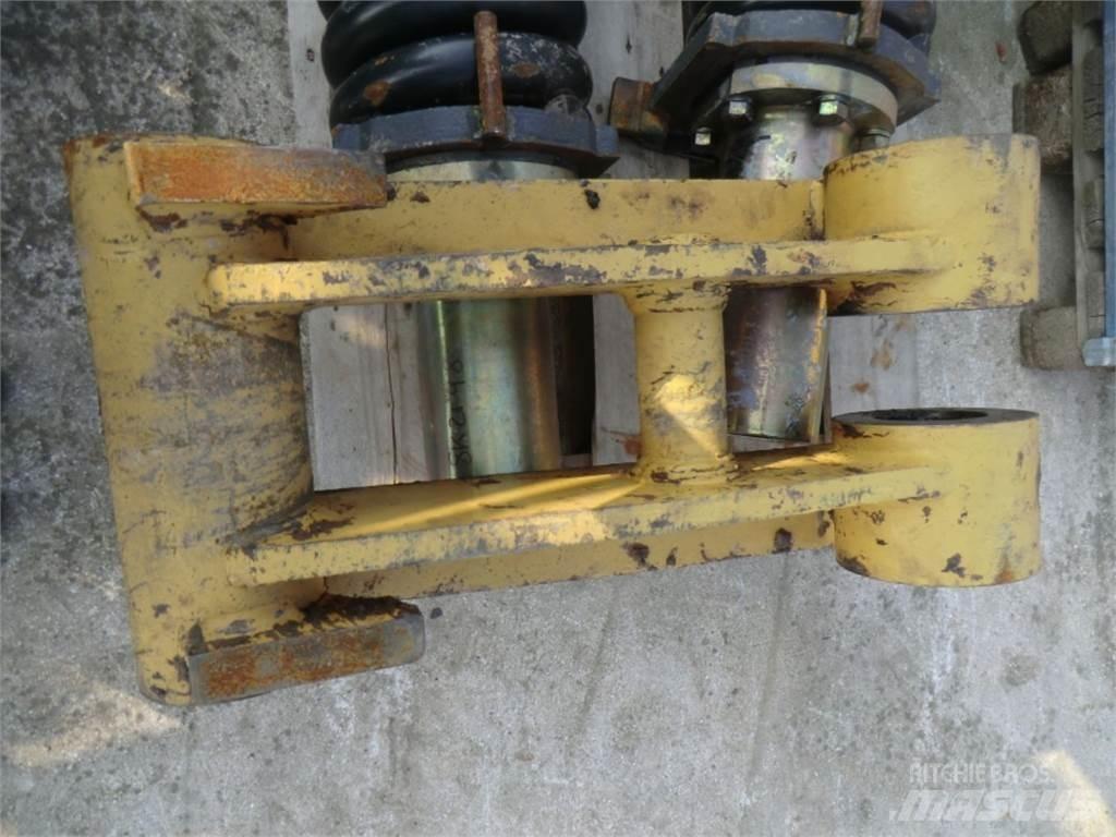 CAT 231D Ramy i zawieszenie