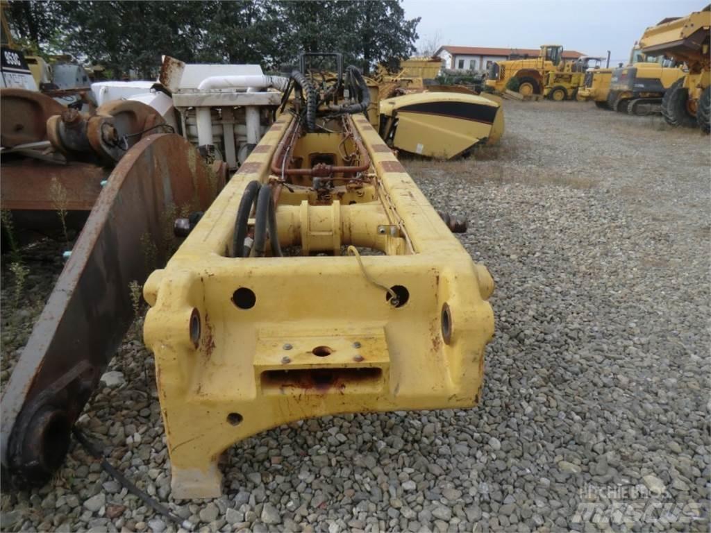 CAT 735 Ramy i zawieszenie