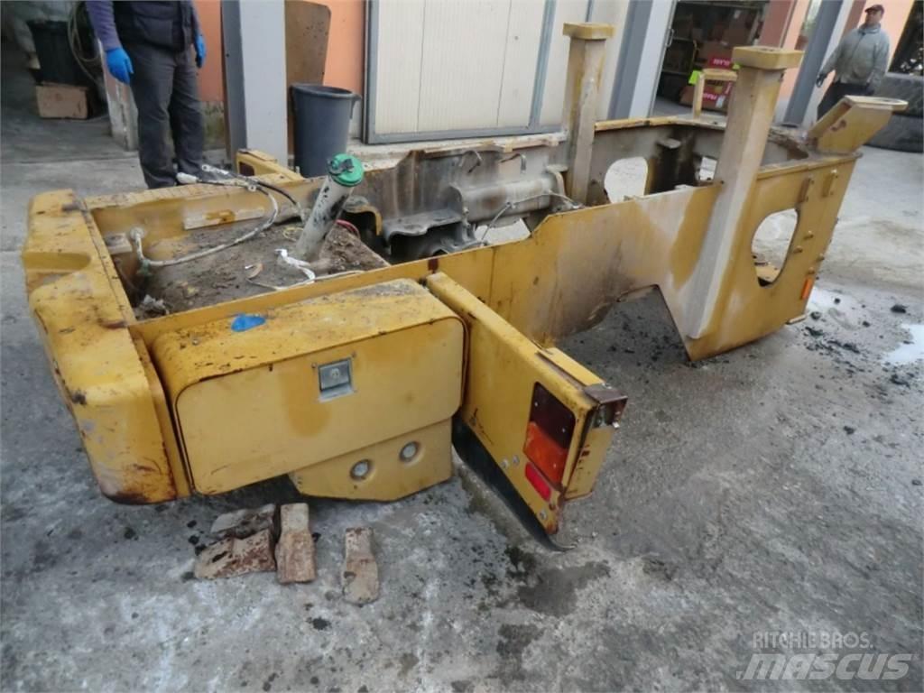CAT 928G Ramy i zawieszenie
