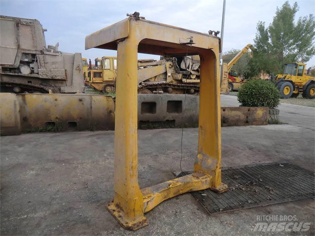 CAT 988B Ramy i zawieszenie
