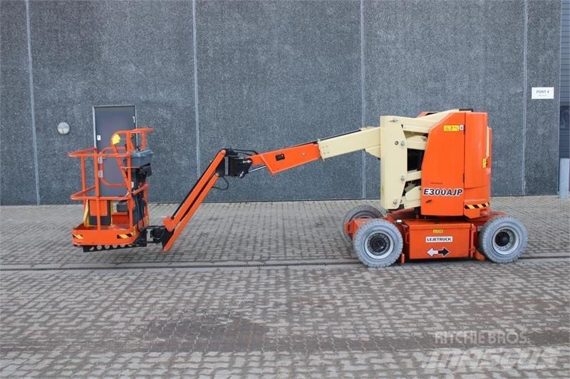 JLG E300AJP Podnośniki przegubowe
