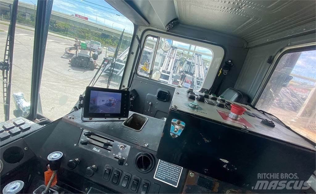 Mack MR688S Śmieciarki