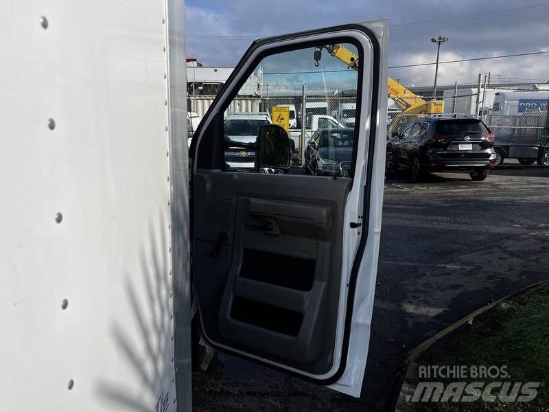 Ford Econoline Busy / Vany