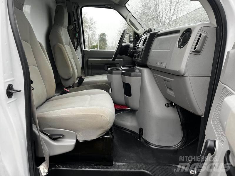 Ford Econoline Busy / Vany