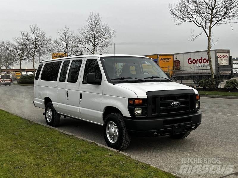 Ford Econoline Samochody osobowe