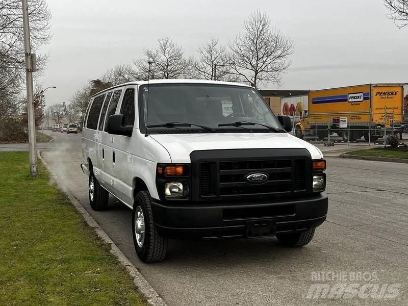 Ford Econoline Samochody osobowe