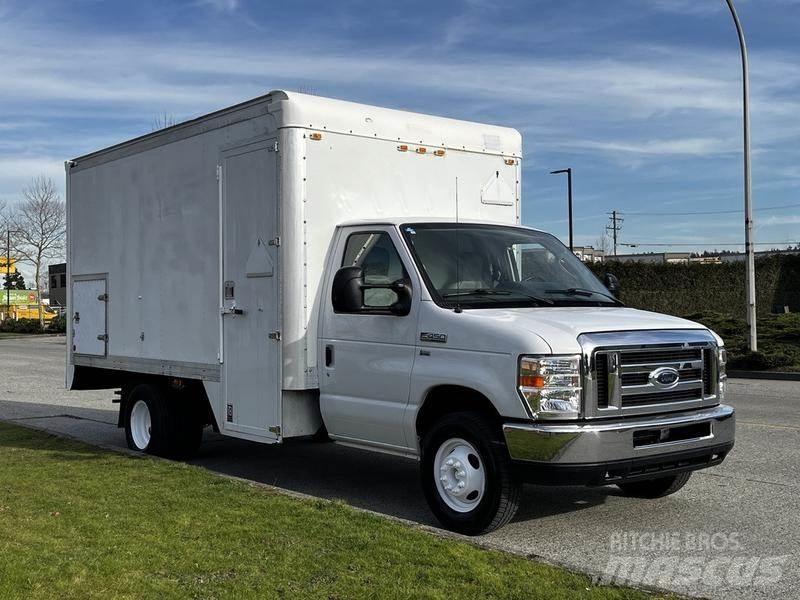 Ford Econoline Busy / Vany