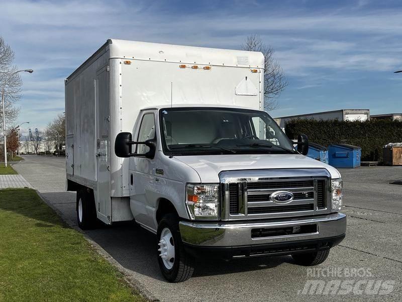Ford Econoline Busy / Vany