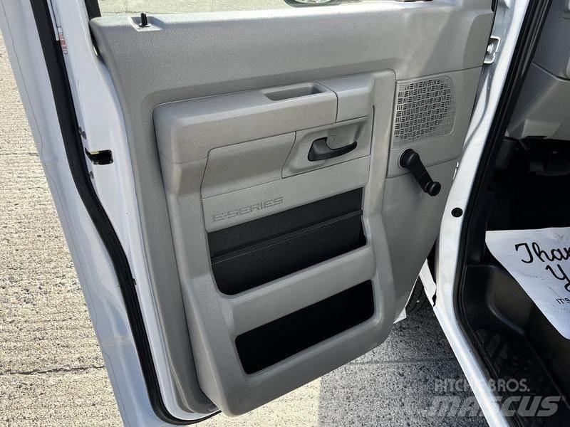 Ford Econoline Busy / Vany