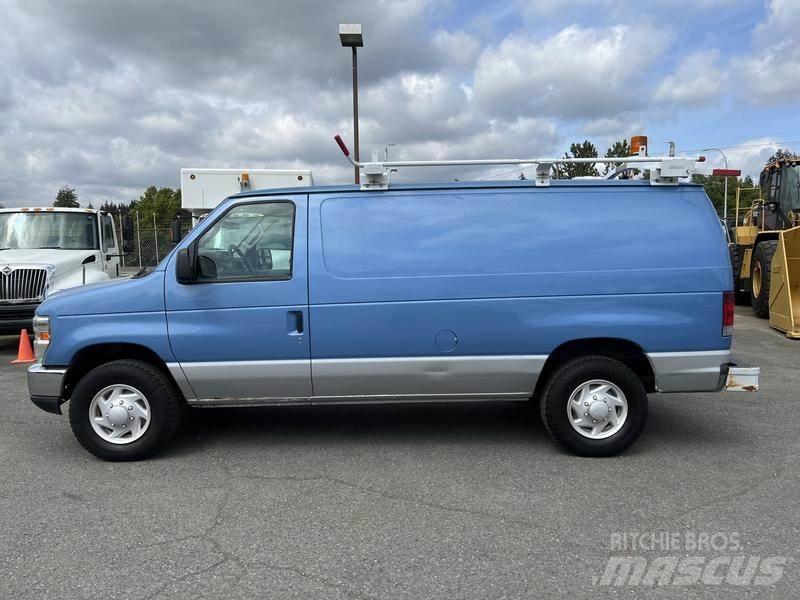 Ford Econoline Busy / Vany