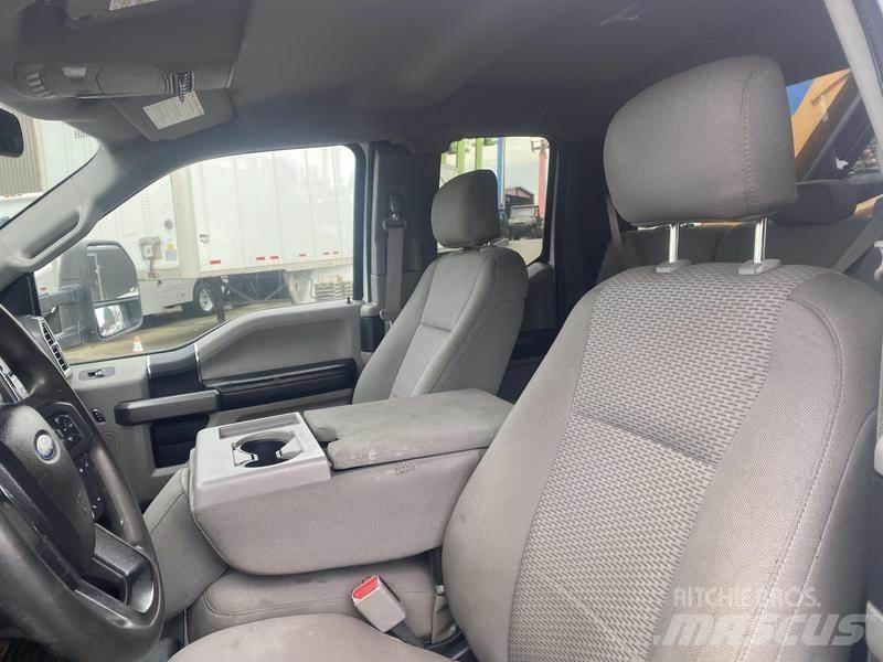 Ford F-550 Żurawie samochodowe