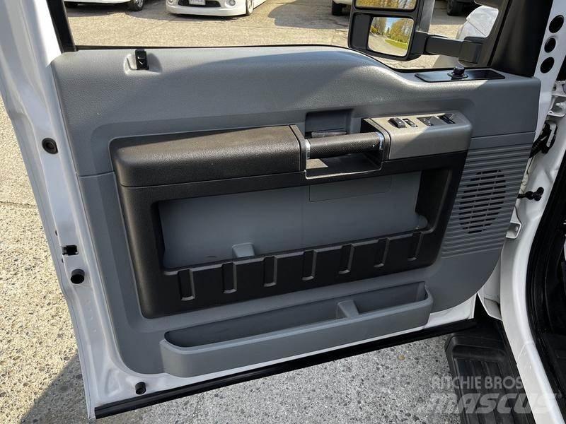 Ford F-550 Ciężarówki typu Platforma / Skrzynia
