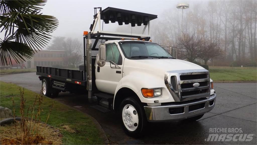 Ford F-750 Ciężarówki typu Platforma / Skrzynia