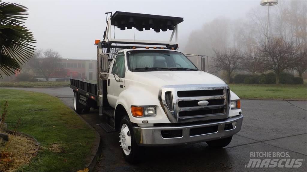 Ford F-750 Ciężarówki typu Platforma / Skrzynia