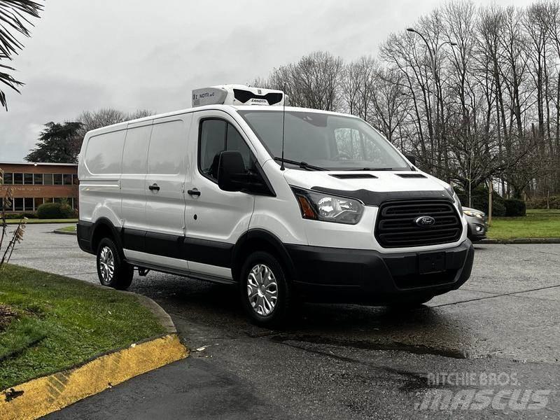Ford Transit Busy / Vany