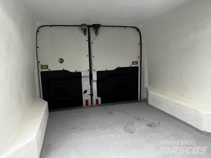 Ford Transit Busy / Vany