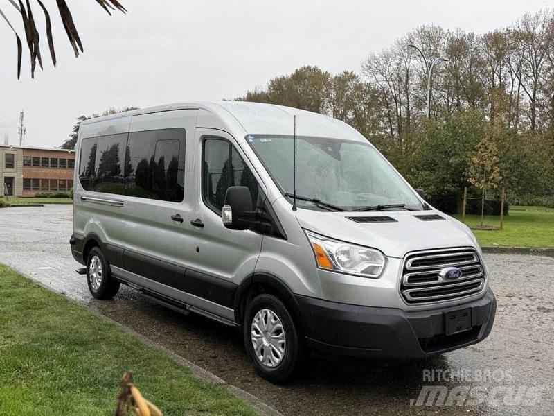 Ford Transit Samochody osobowe