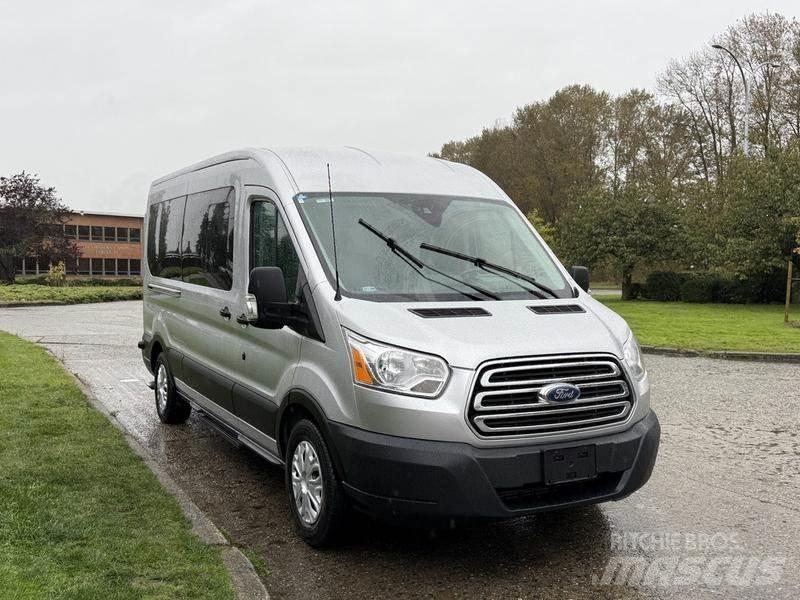 Ford Transit Samochody osobowe
