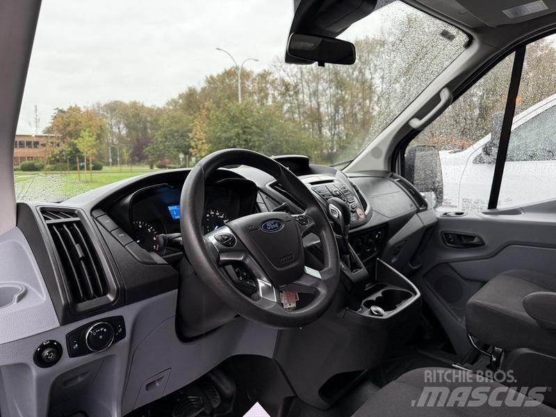 Ford Transit Samochody osobowe