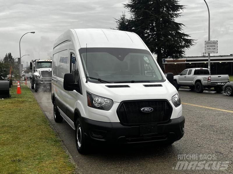 Ford Transit Busy / Vany
