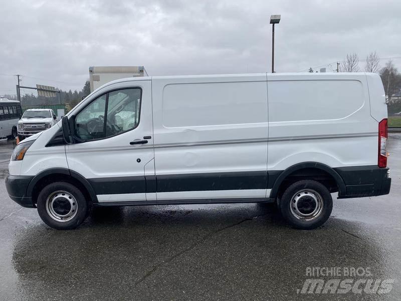 Ford Transit Busy / Vany